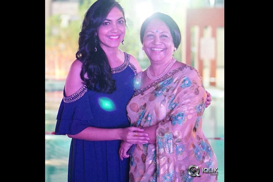 Celebrities-With-Mothers-Exclusive-Photos